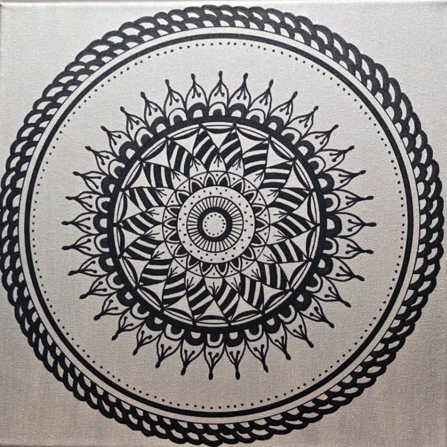 mandala stříbrná s černou